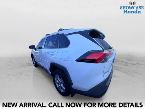 Used 2021 Toyota RAV4 XLE w/ Convenience Package AWD/4WD image 4
