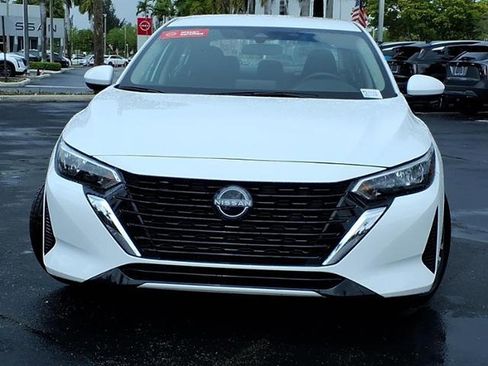 Used 2025 Nissan Sentra SV w/ Trunk Package image 2