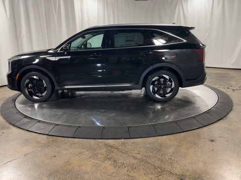 Certified 2025 Kia Sorento EX w/ EX Panoramic Sunroof Package image 11