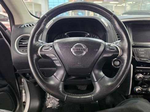 Used 2019 Nissan Pathfinder SV FWD image 17