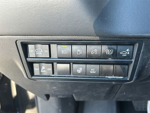 Used 2024 Toyota Sequoia Platinum image 8