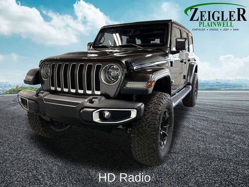 Used 2018 Jeep Wrangler Unlimited Sahara AWD/4WD image 9