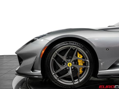 Used 2020 Ferrari 812 Superfast RWD image 15