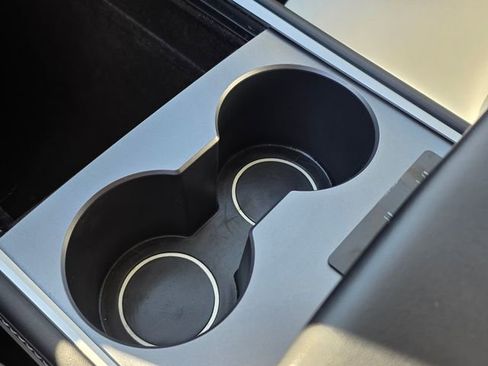 Used 2022 Tesla Model Y Performance image 39