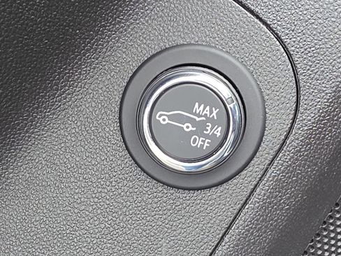Used 2020 GMC Acadia SLE w/ Driver Convenience Package FWD image 13