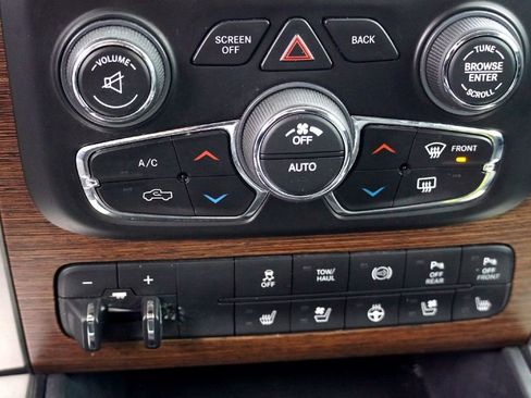 Used 2017 RAM 2500 Laramie w/ Sport Appearance Group image 19