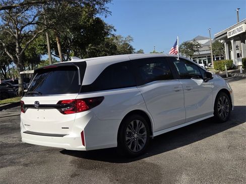 Used 2025 Honda Odyssey Touring image 6