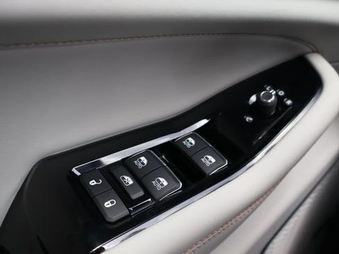 Used 2023 Jeep Grand Cherokee L Overland w/ Luxury Tech Group IV RWD image 17
