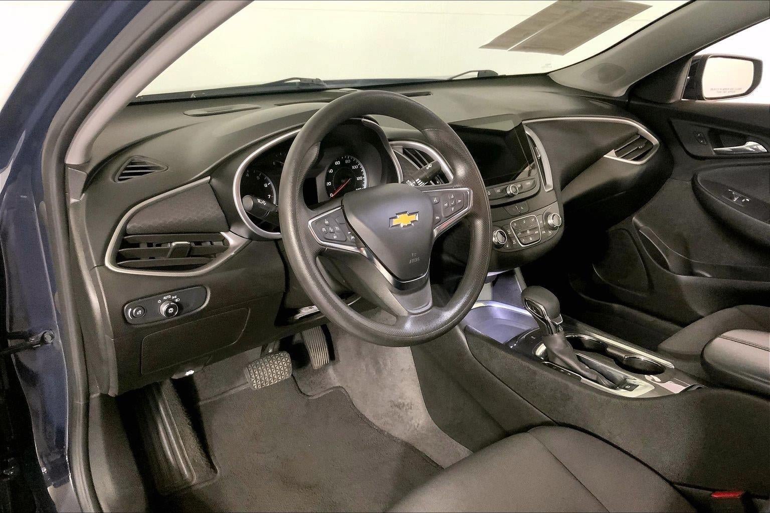 Used 2025 Chevrolet Malibu LT FWD image 14