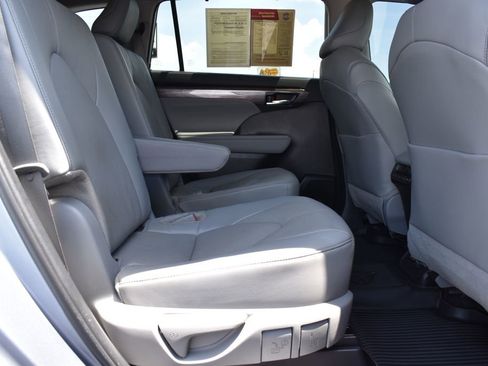 Used 2024 Toyota Highlander Platinum AWD/4WD image 15