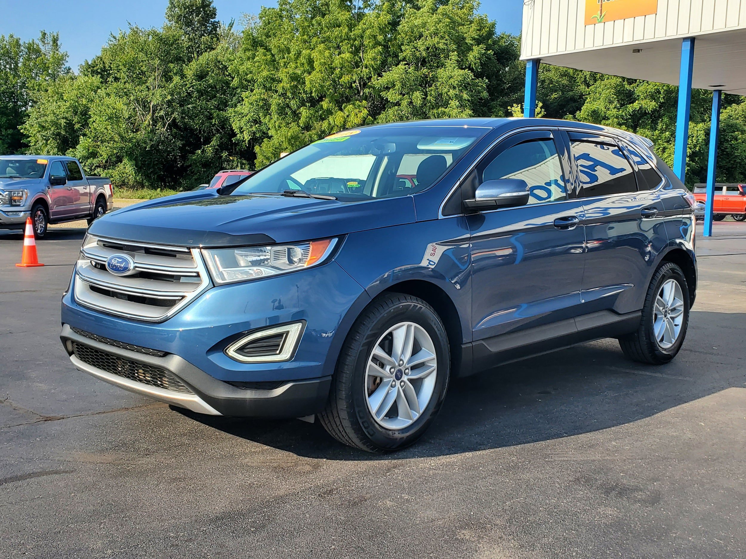 Used 2018 Ford Edge SEL FWD image 2