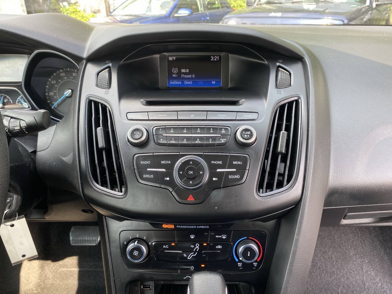 Used 2017 Ford Focus SE FWD image 14