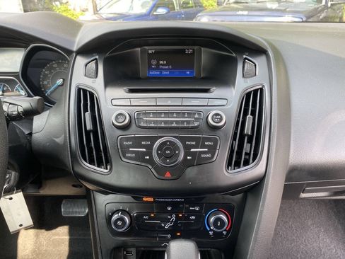 Used 2017 Ford Focus SE FWD image 14