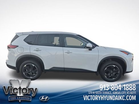 Used 2025 Nissan Rogue SV AWD/4WD image 6