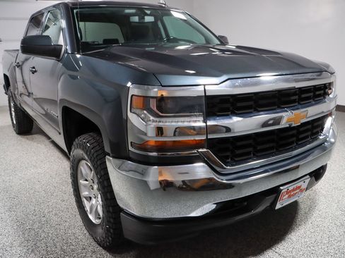 Used 2018 Chevrolet Silverado 1500 LT AWD/4WD image 5