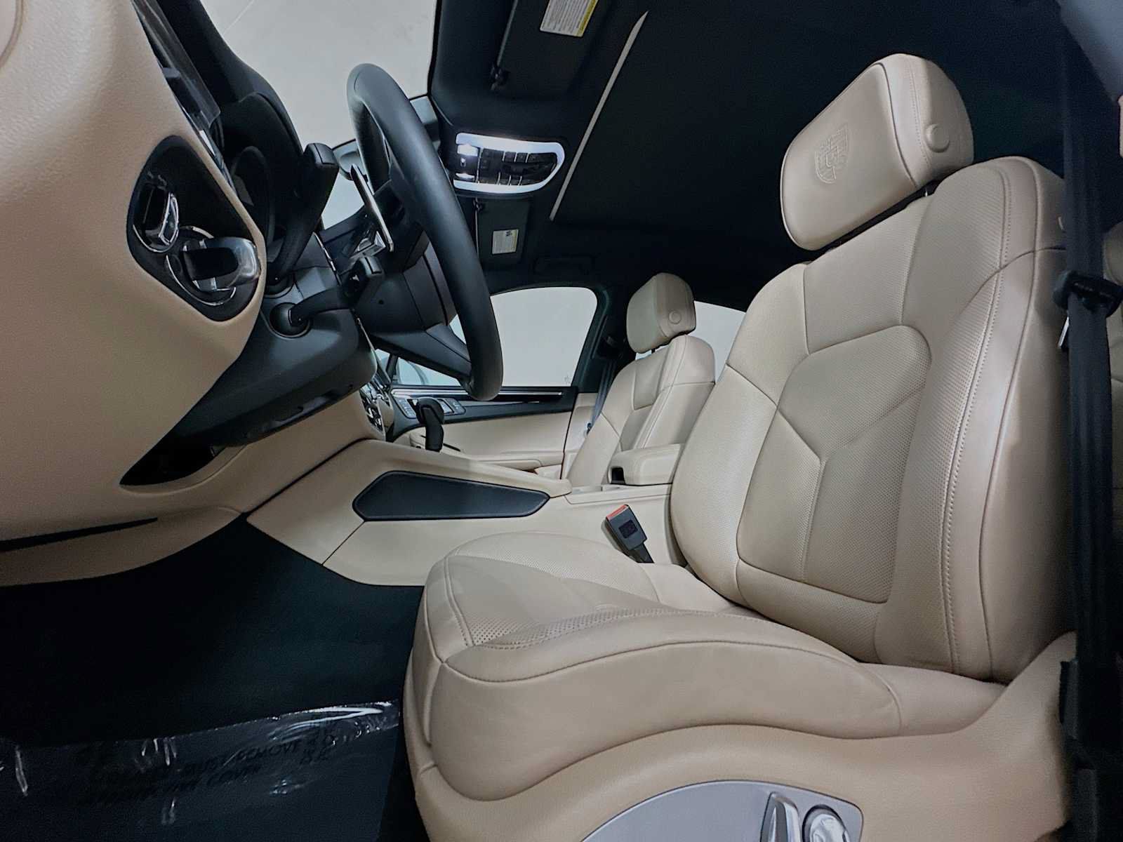 Certified 2026 Porsche Macan AWD/4WD image 5
