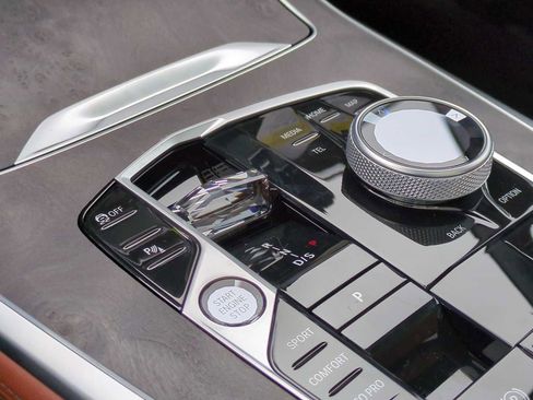 New 2026 BMW X7 M60i image 34