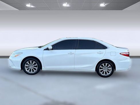 Used 2016 Toyota Camry XLE w/ Moonroof Package FWD image 2