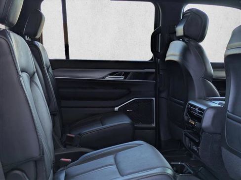 Used 2024 Jeep Wagoneer Series II AWD/4WD image 26