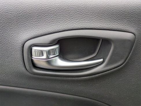 Used 2018 Jeep Compass Limited image 11