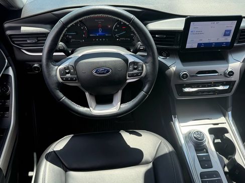 Used 2021 Ford Explorer XLT w/ Equipment Group 202A RWD image 15