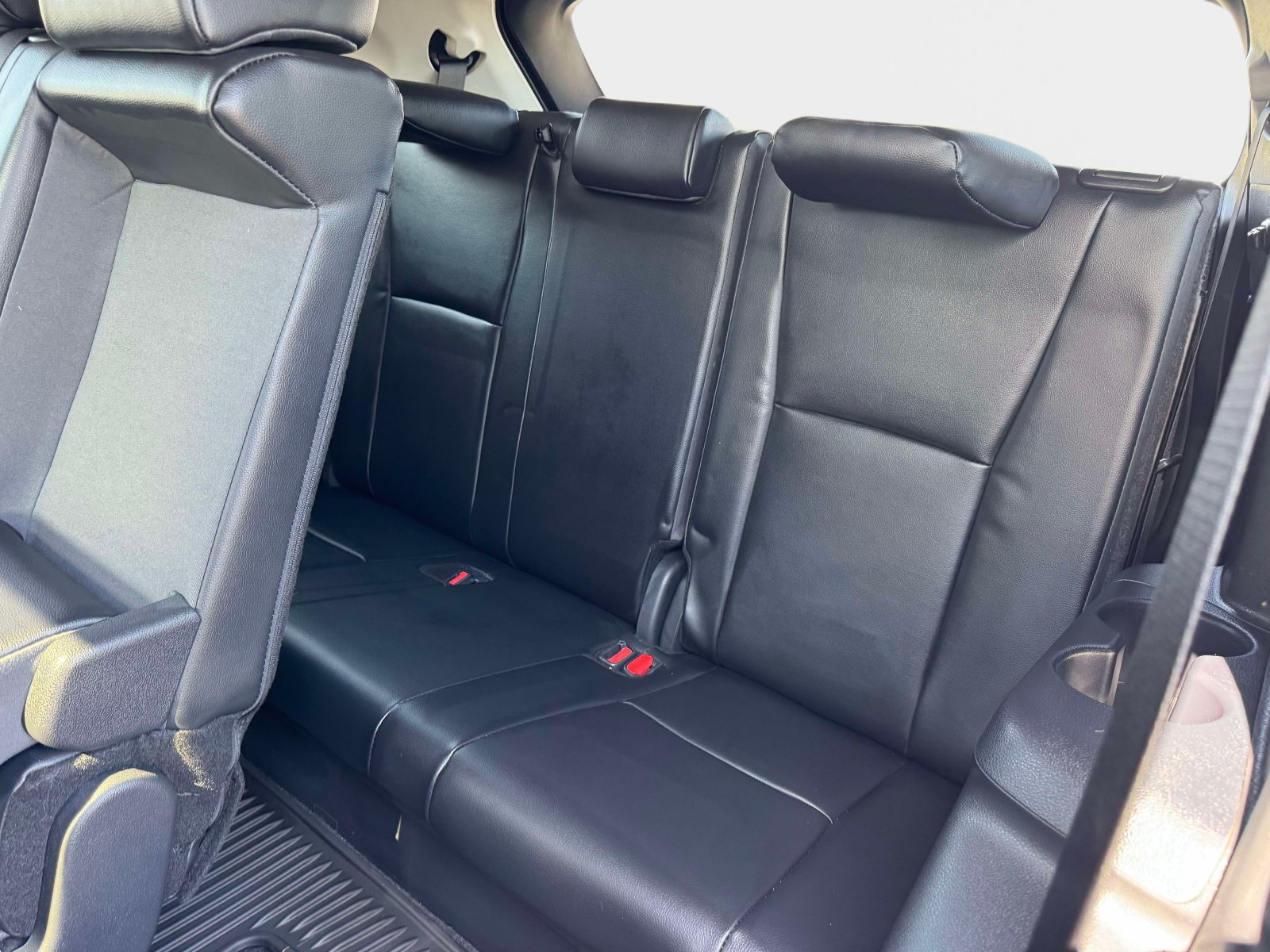 Used 2024 Toyota Highlander XLE AWD/4WD image 18