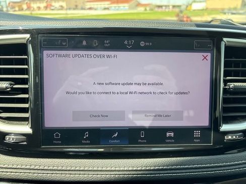 Used 2023 Chrysler Pacifica Touring-L FWD image 16