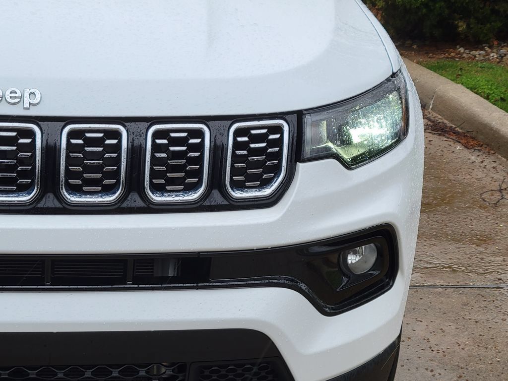 Used 2025 Jeep Compass Limited AWD/4WD image 10