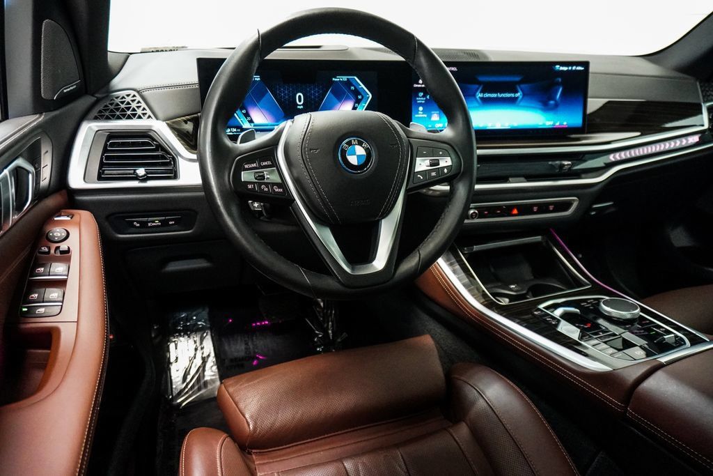 Used 2025 BMW X5 xDrive50e AWD/4WD image 14