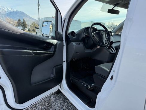 Used 2018 Nissan NV200 SV w/ Back Door Glass Package image 14