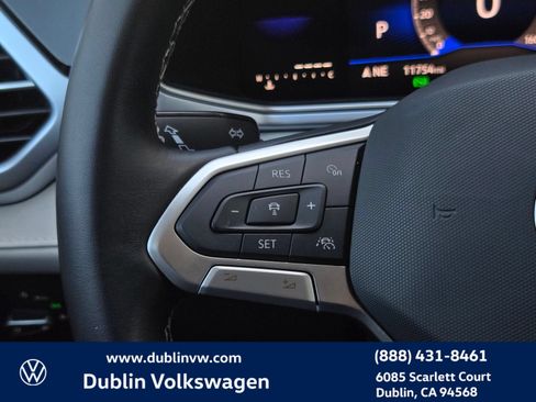 Certified 2025 Volkswagen Taos SE w/ Panoramic Sunroof Package FWD image 22