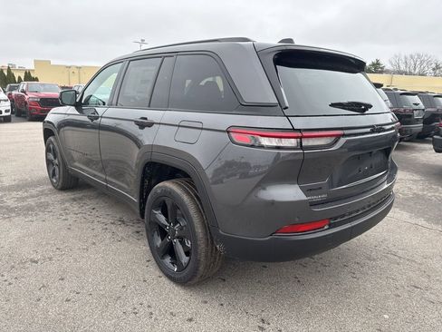 New 2025 Jeep Grand Cherokee 4WD image 3