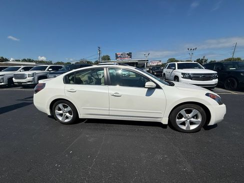 Used 2008 Nissan Altima 3.5 SE w/ Sport Pkg FWD image 2
