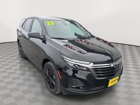 Used 2023 Chevrolet Equinox LS w/ LS Convenience Package AWD/4WD image 2