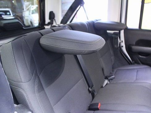 Used 2022 Jeep Wrangler Unlimited Sahara image 9