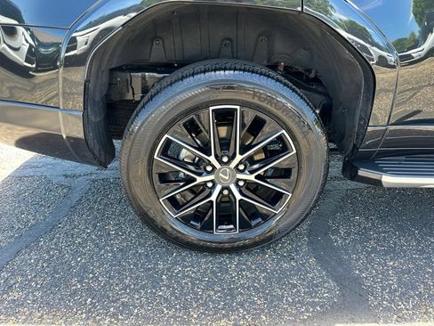 Used 2024 Lexus GX 550 w/ Accessory Package (Z1) AWD/4WD image 19