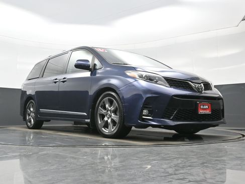 Used 2019 Toyota Sienna SE w/ SE Preferred Package image 28