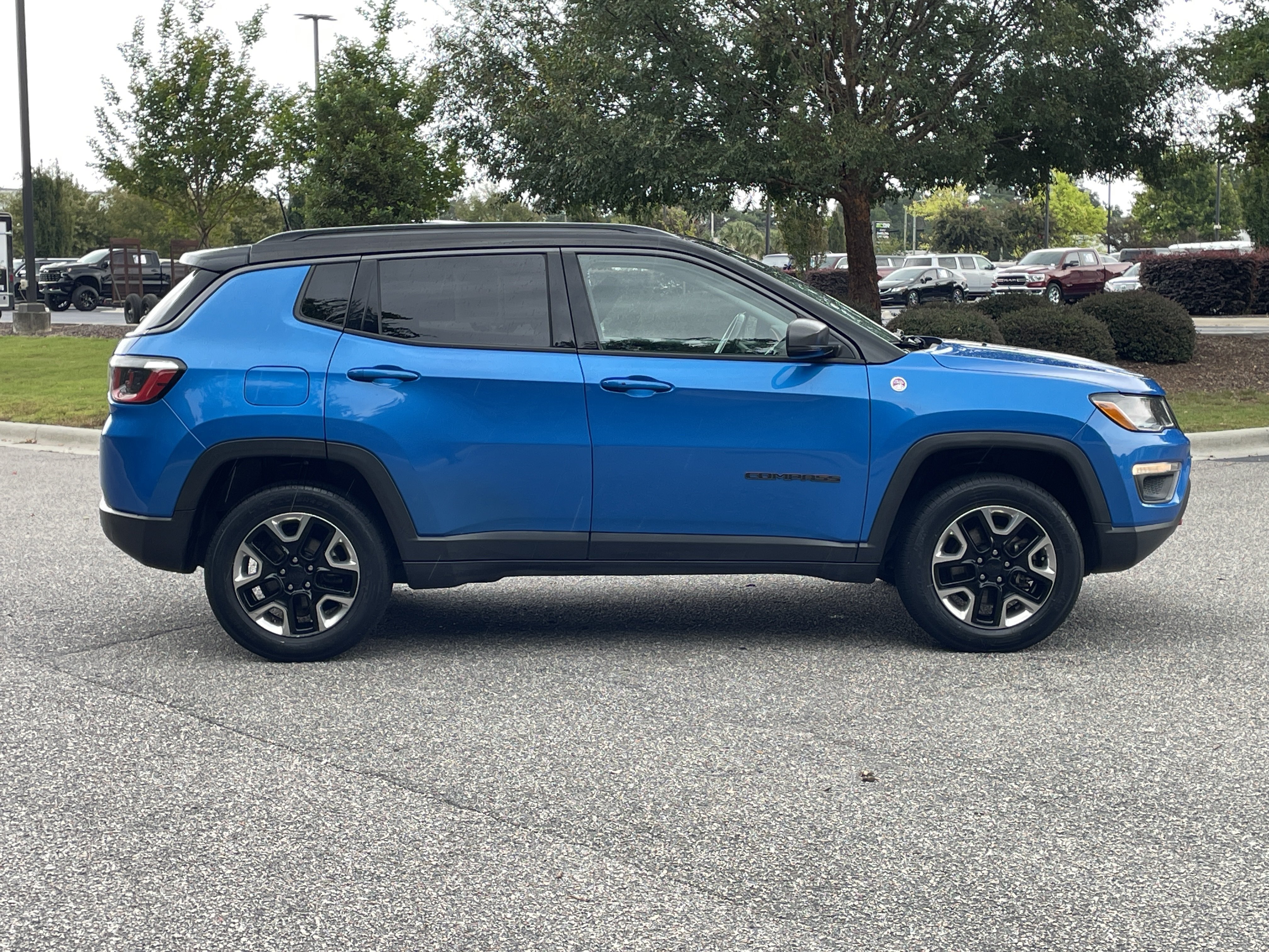 Used 2017 Jeep Compass Trailhawk w/ Popular Equipment Group AWD/4WD image 10