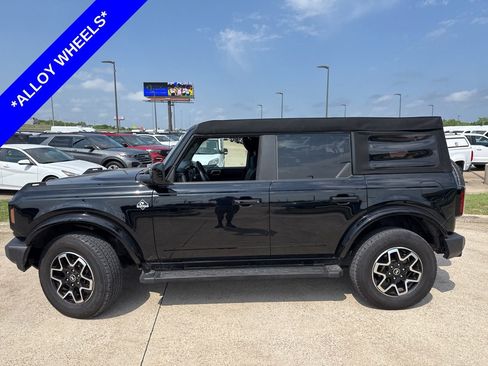 Used 2023 Ford Bronco Outer Banks image 3