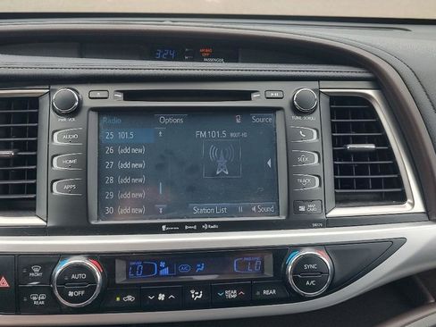 Used 2018 Toyota Highlander XLE AWD/4WD image 15
