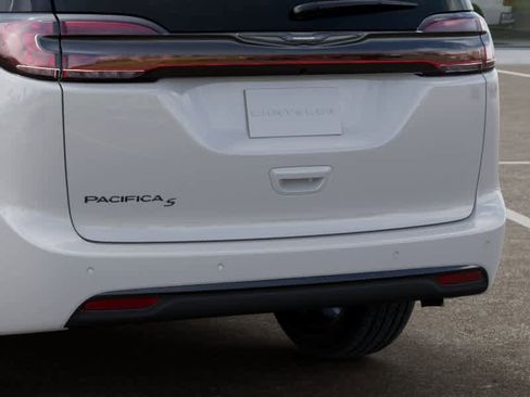 New 2026 Chrysler Pacifica Select FWD image 13