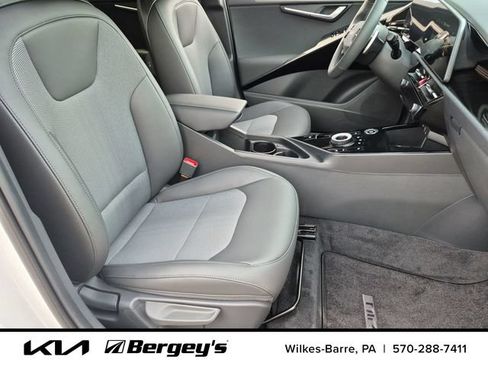 Certified 2025 Kia Niro EX w/ EX Cold Weather Package FWD image 27