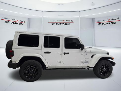 Used 2024 Jeep Wrangler Unlimited Sahara AWD/4WD image 7