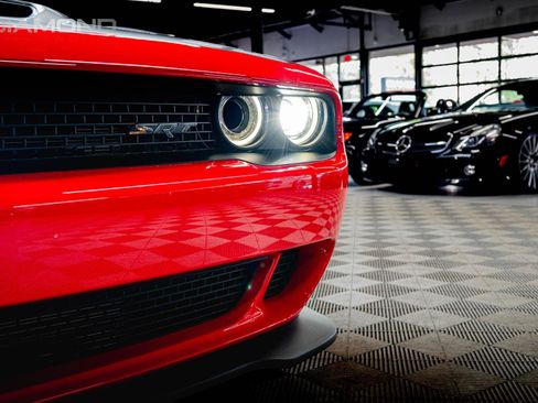 Used 2015 Dodge Challenger SRT Hellcat RWD image 48