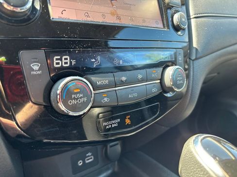 Used 2018 Nissan Rogue SV w/ Premium Package AWD/4WD image 33