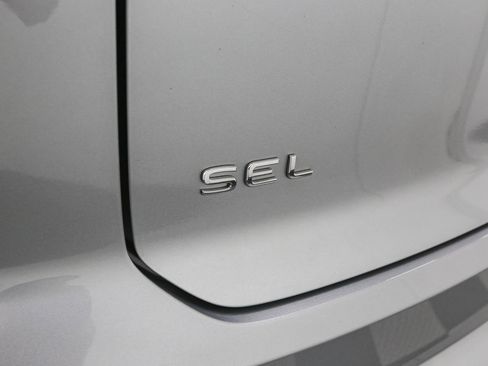 Certified 2023 Volkswagen Atlas Cross Sport SEL R-Line AWD/4WD image 13