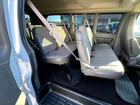 Used 2018 Chevrolet Express 2500 LT w/ LT Preferred Equipment Group image 21