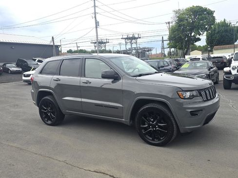 Used 2019 Jeep Grand Cherokee Altitude AWD/4WD image 6