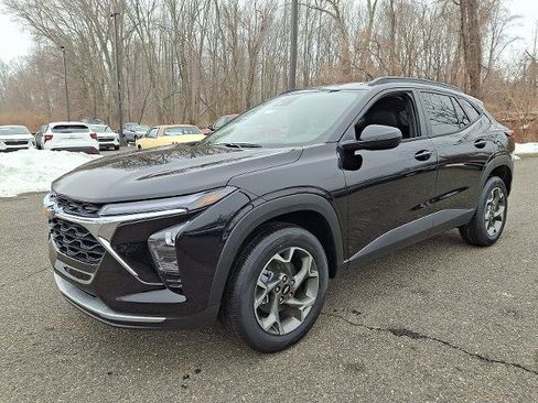 New 2026 Chevrolet Trax LT w/ Driver Confidence Package image 2