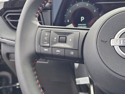 Used 2025 Nissan Kicks SR AWD/4WD image 23